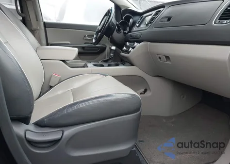 2018 Kia Sedona Lx z USA, uszkodzony, nr VIN KNDMB5C17J6386394
